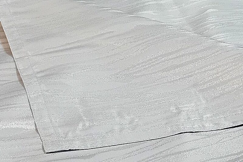 Asztalterítő - 120x180 cm, ezüstszürke (csíkozott minta)