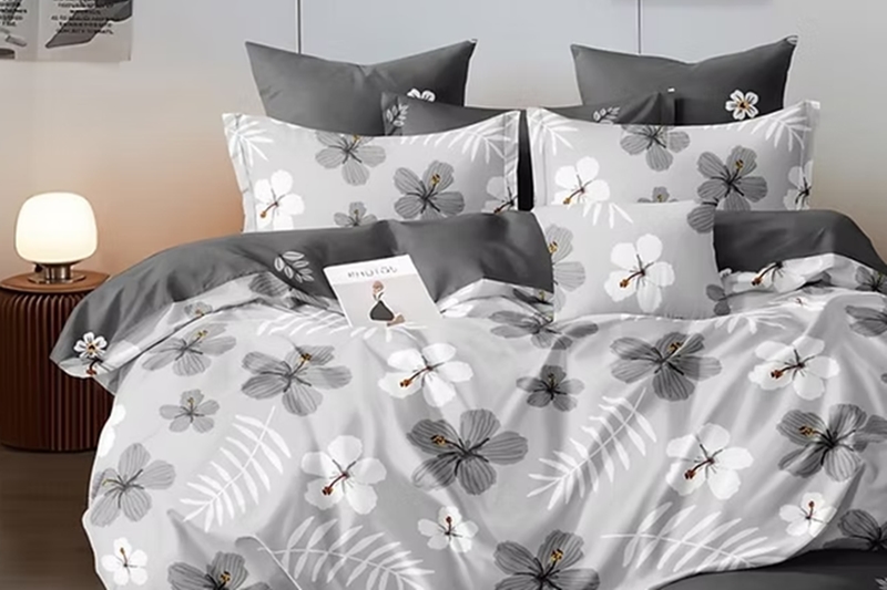 Ágyneműhuzat garnitúra, 3 részes, szürke virágos - kétoldalas mintával