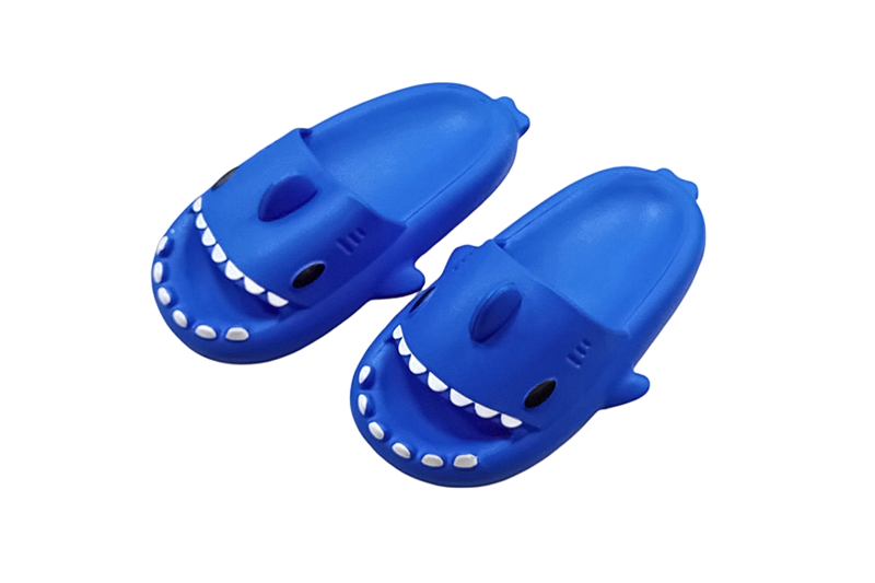 Vidám gyerekpapucs - cápás, 34-35-ös, kék